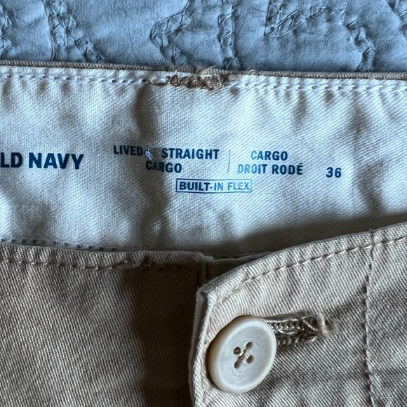 Old navy cargo shorts - Picture 3 of 3
